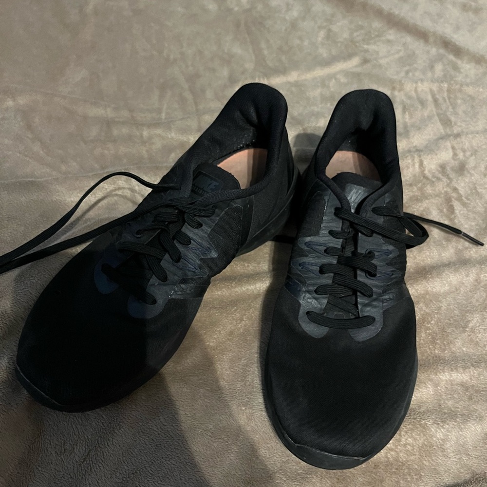 nike tennis shoes